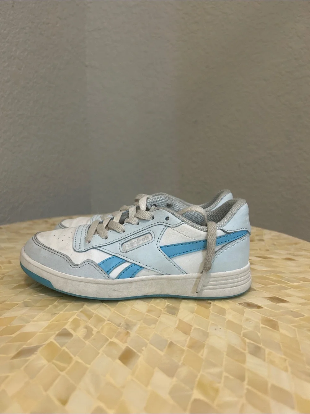 Reebok Kids White and Light Blue Low-Top Sneakers size 12